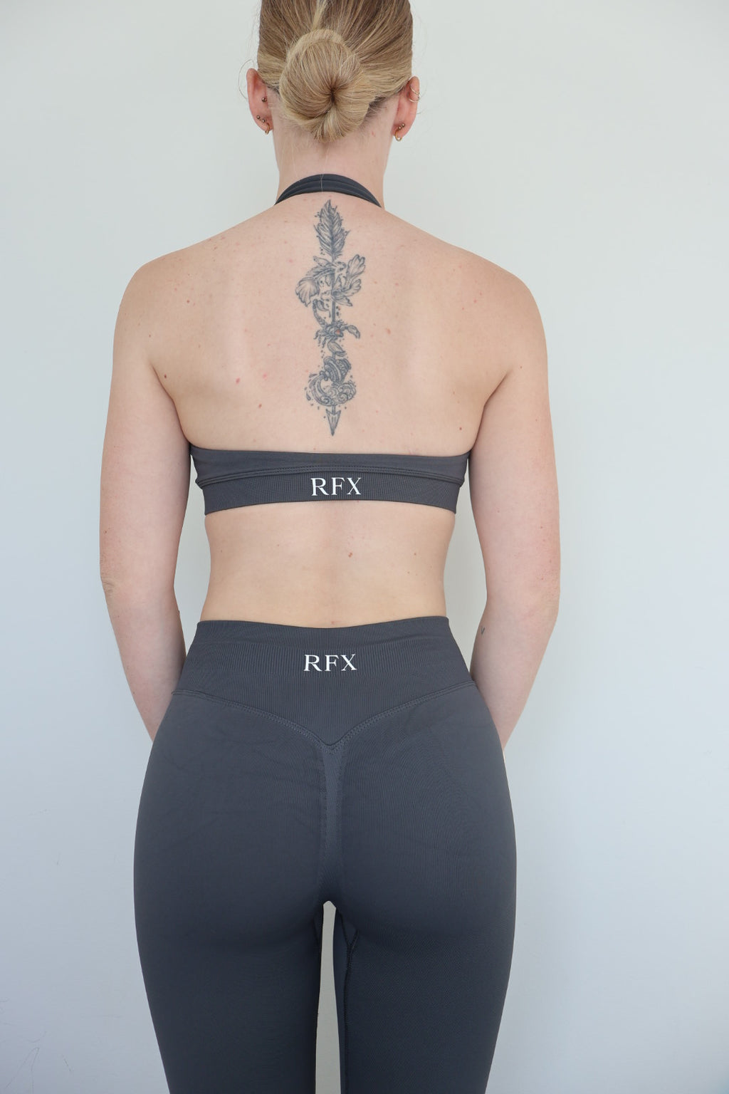 Form & Flow halter crop - Grey