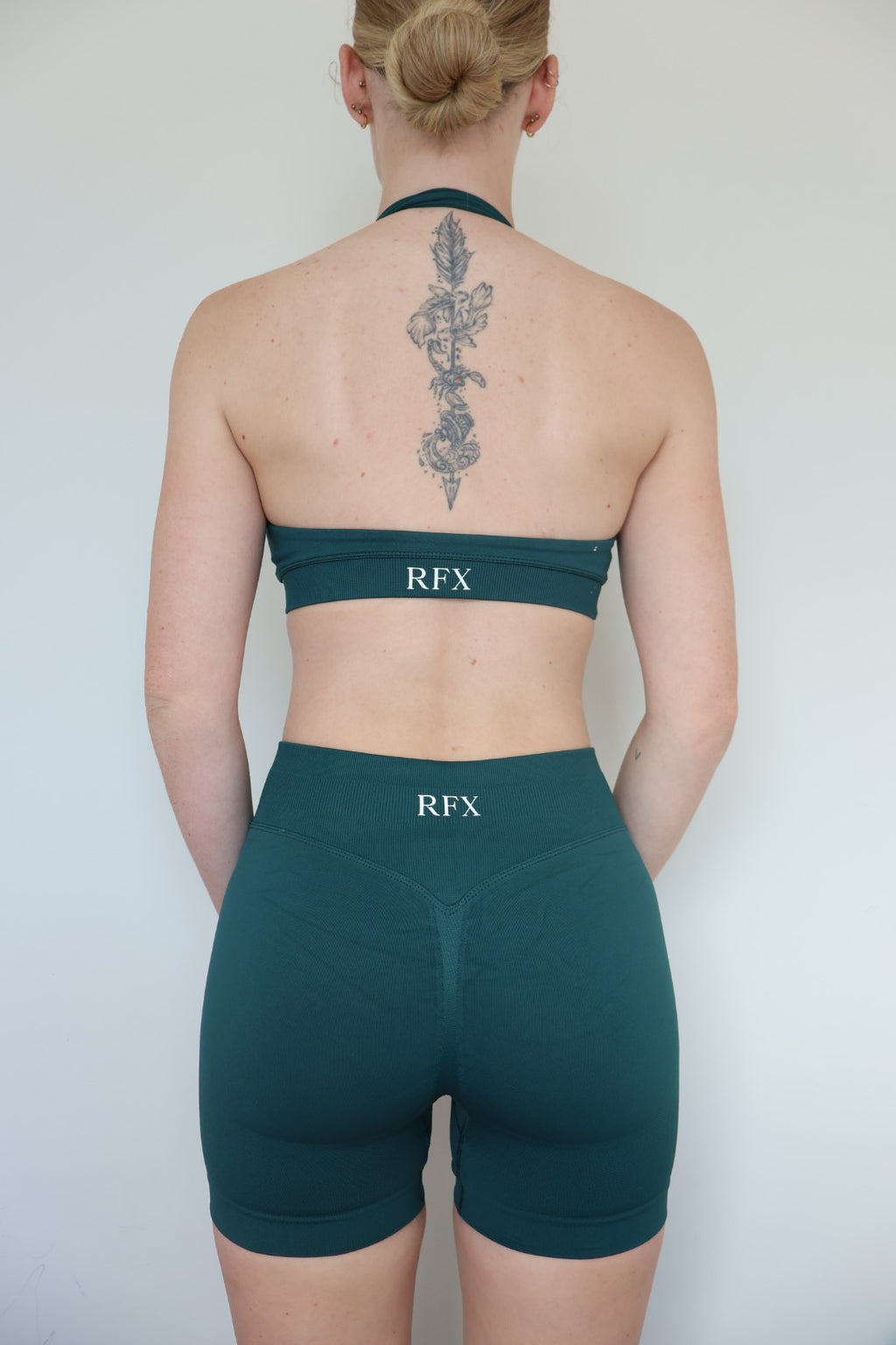 Form & Flow halter crop - emerald