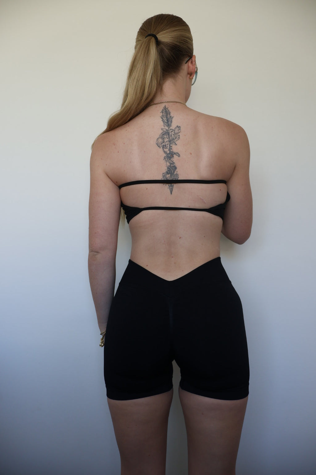 Silhouette X  V-Back Shorts￼ - Black